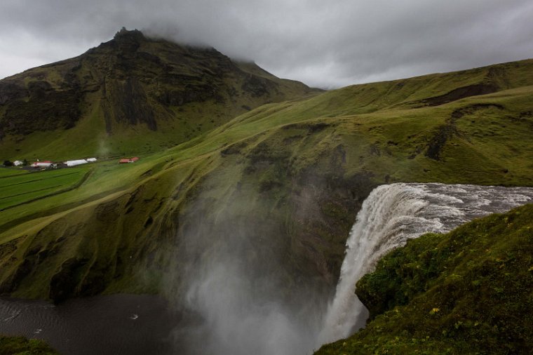 055 IJsland, Skogafoss.jpg